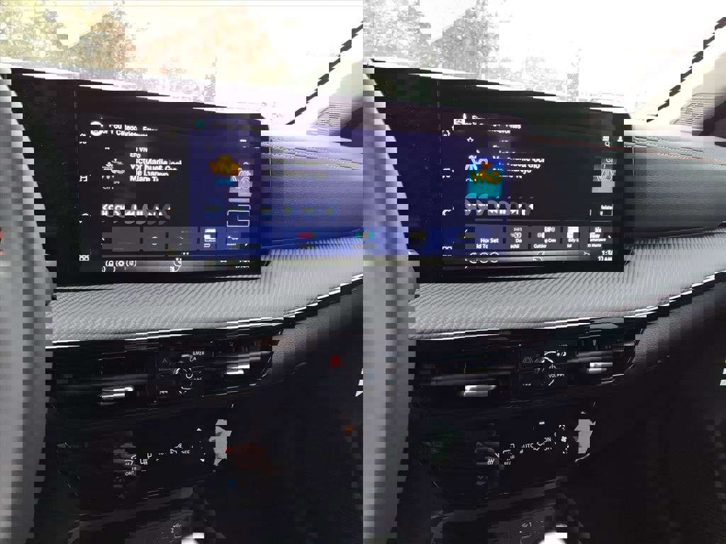 New 2026 Nissan Kicks SR image 8