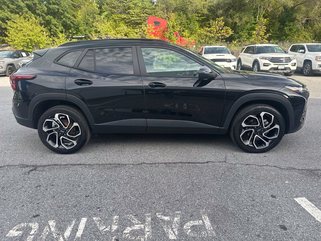Used 2024 Chevrolet Trax RS FWD image 4