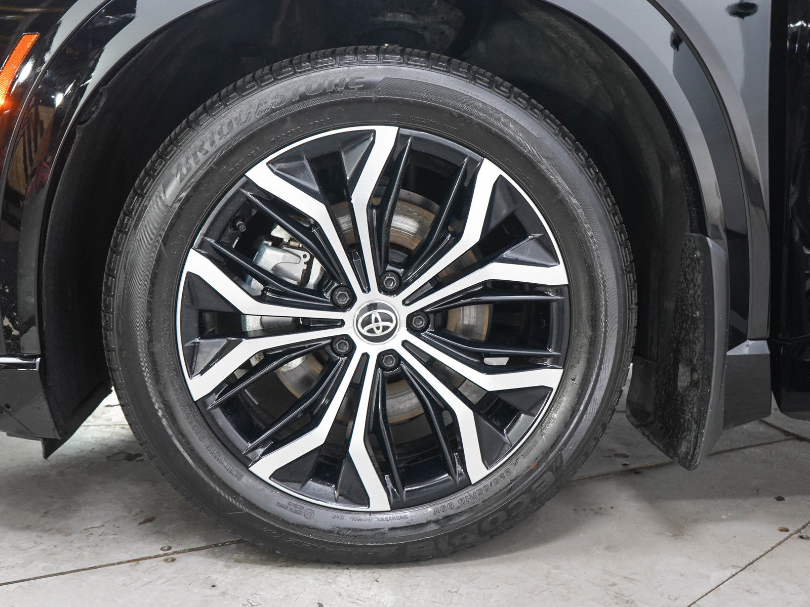 Used 2025 Toyota Crown Signia AWD/4WD image 30