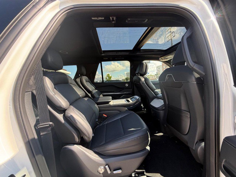 New 2027 Lincoln Navigator L Reserve w/ Jet Appearance Package AWD/4WD image 6