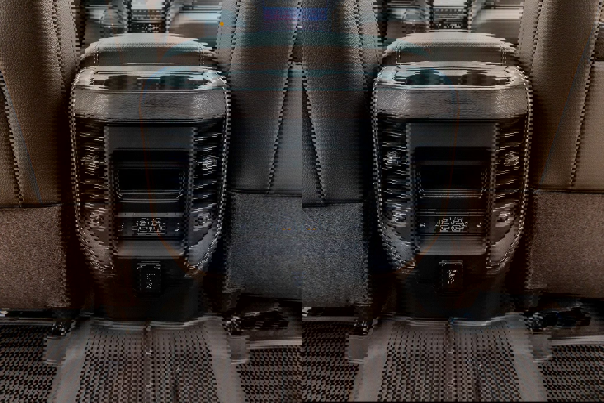 Used 2025 RAM 3500 Laramie image 33