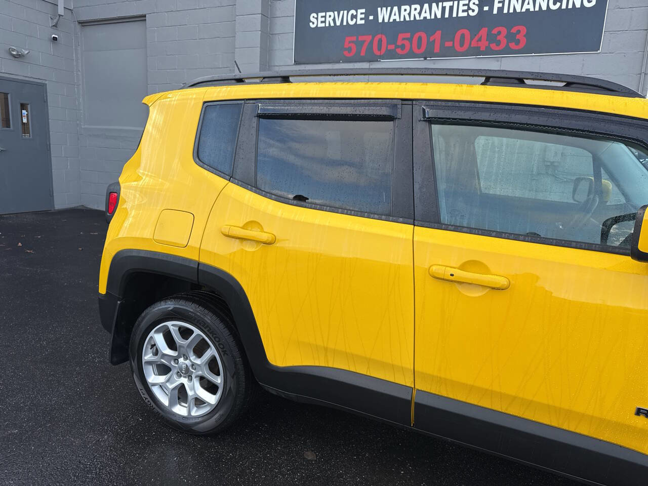 Used 2017 Jeep Renegade Latitude image 9