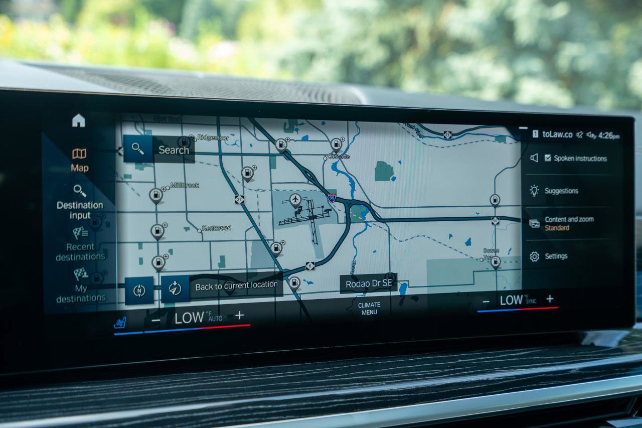 Used 2023 BMW X7 M60i image 42