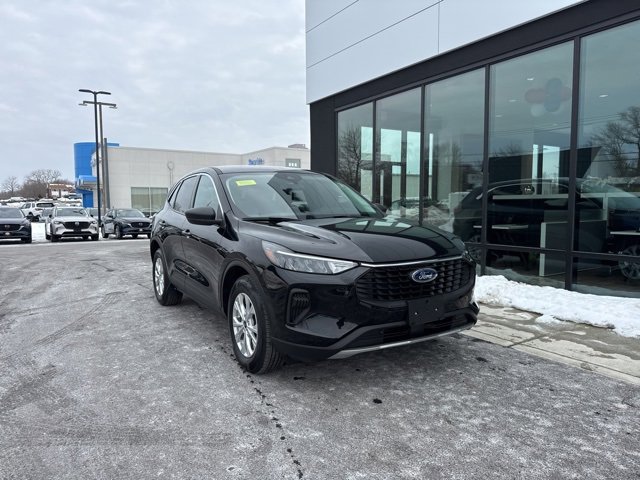 Used 2023 Ford Escape Active image 1
