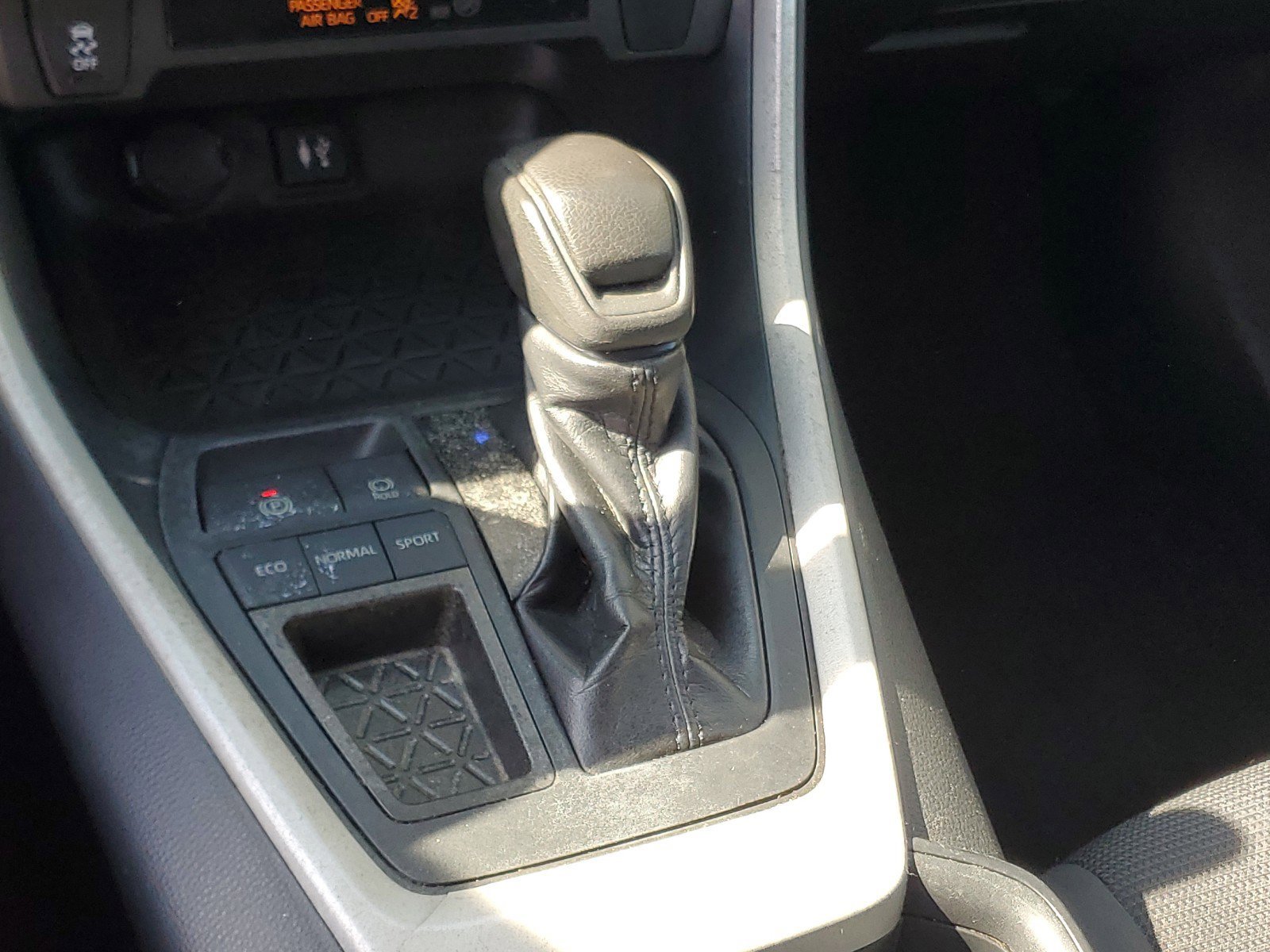 Used 2019 Toyota RAV4 LE FWD image 27