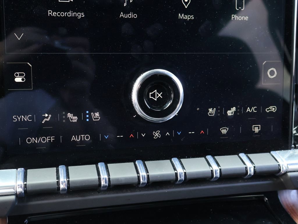 Used 2025 GMC Yukon XL Denali AWD/4WD image 40