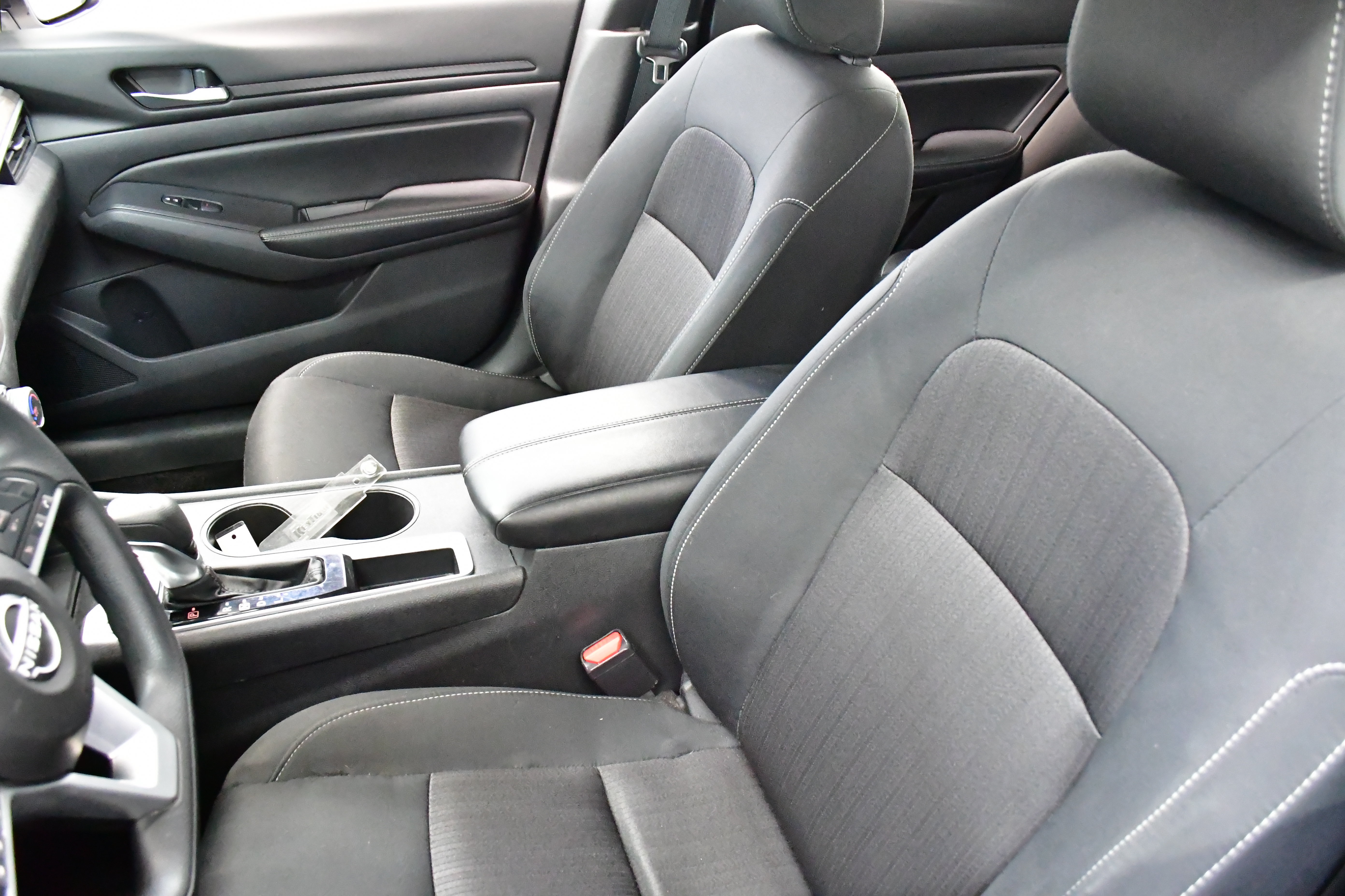 Used 2025 Nissan Altima 2.5 SV FWD image 9