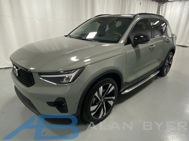 Used 2023 Volvo XC40 B5 Plus w/ Driver Assist Package