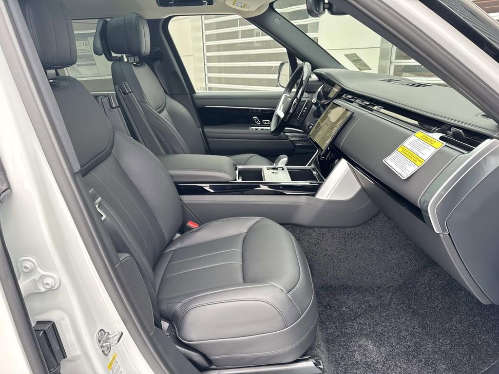 New 2026 Land Rover Range Rover SE image 9