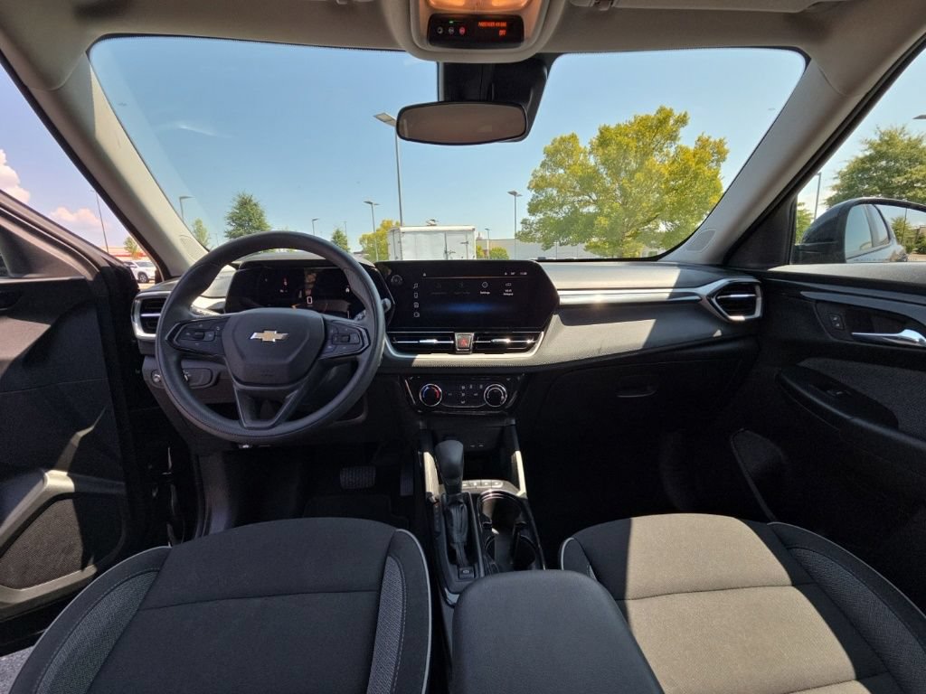 Used 2025 Chevrolet TrailBlazer LT FWD image 19