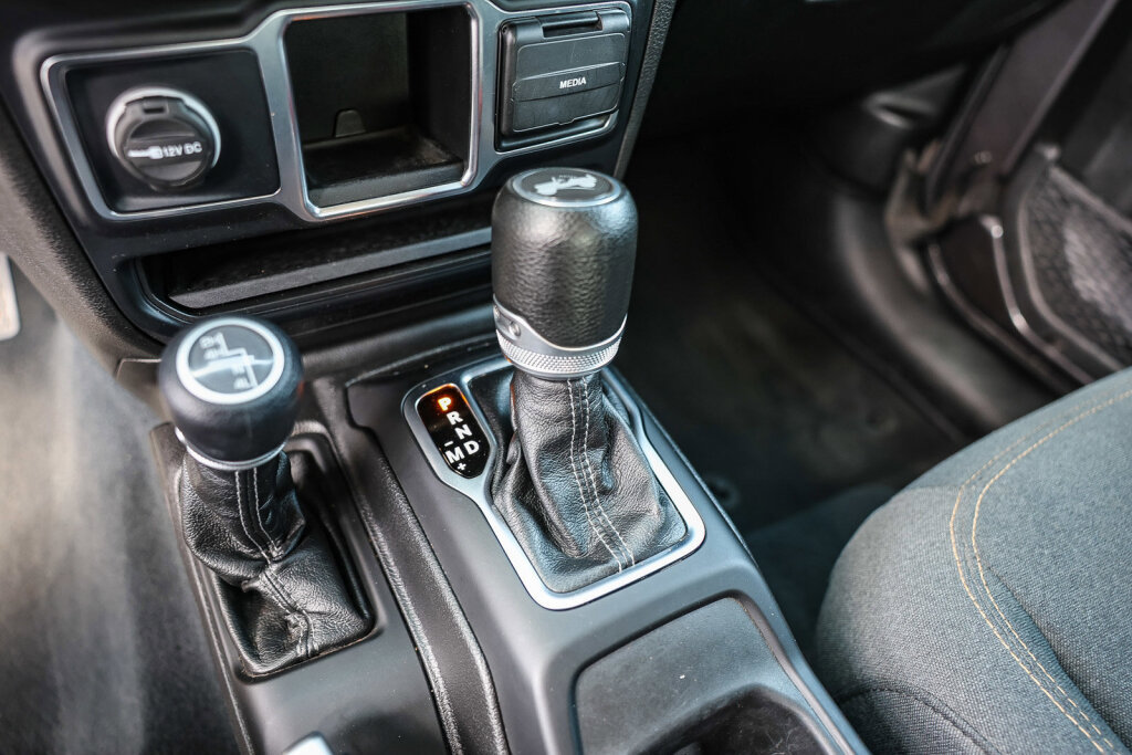 Used 2024 Jeep Wrangler Unlimited Sport AWD/4WD image 10
