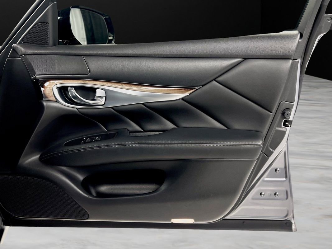 Used 2017 INFINITI Q70 L 3.7 w/ Deluxe Touring Package image 40