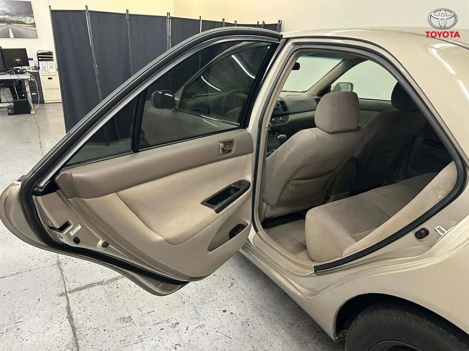 Used 2005 Toyota Camry LE image 19