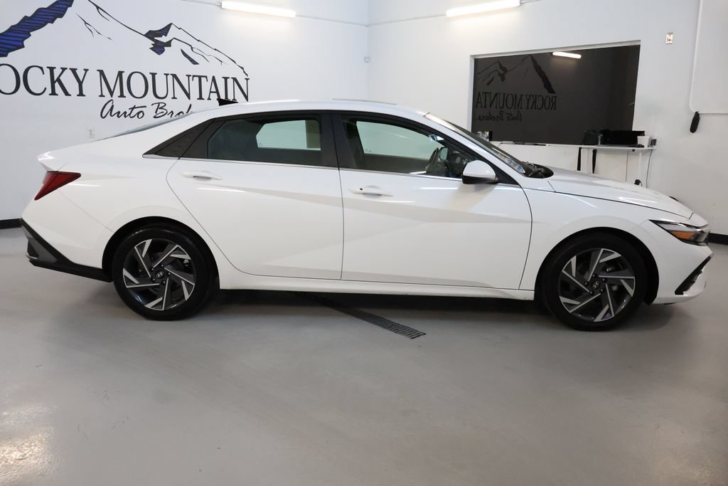 Used 2025 Hyundai Elantra SEL FWD image 8