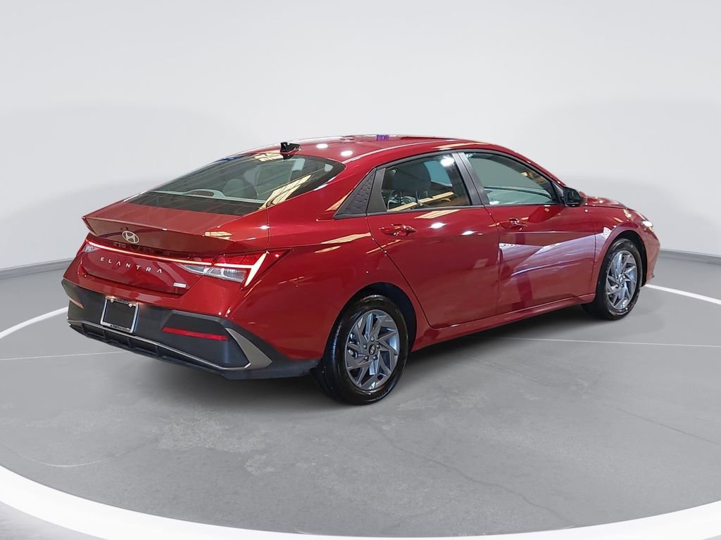 Certified 2025 Hyundai Elantra Blue image 5