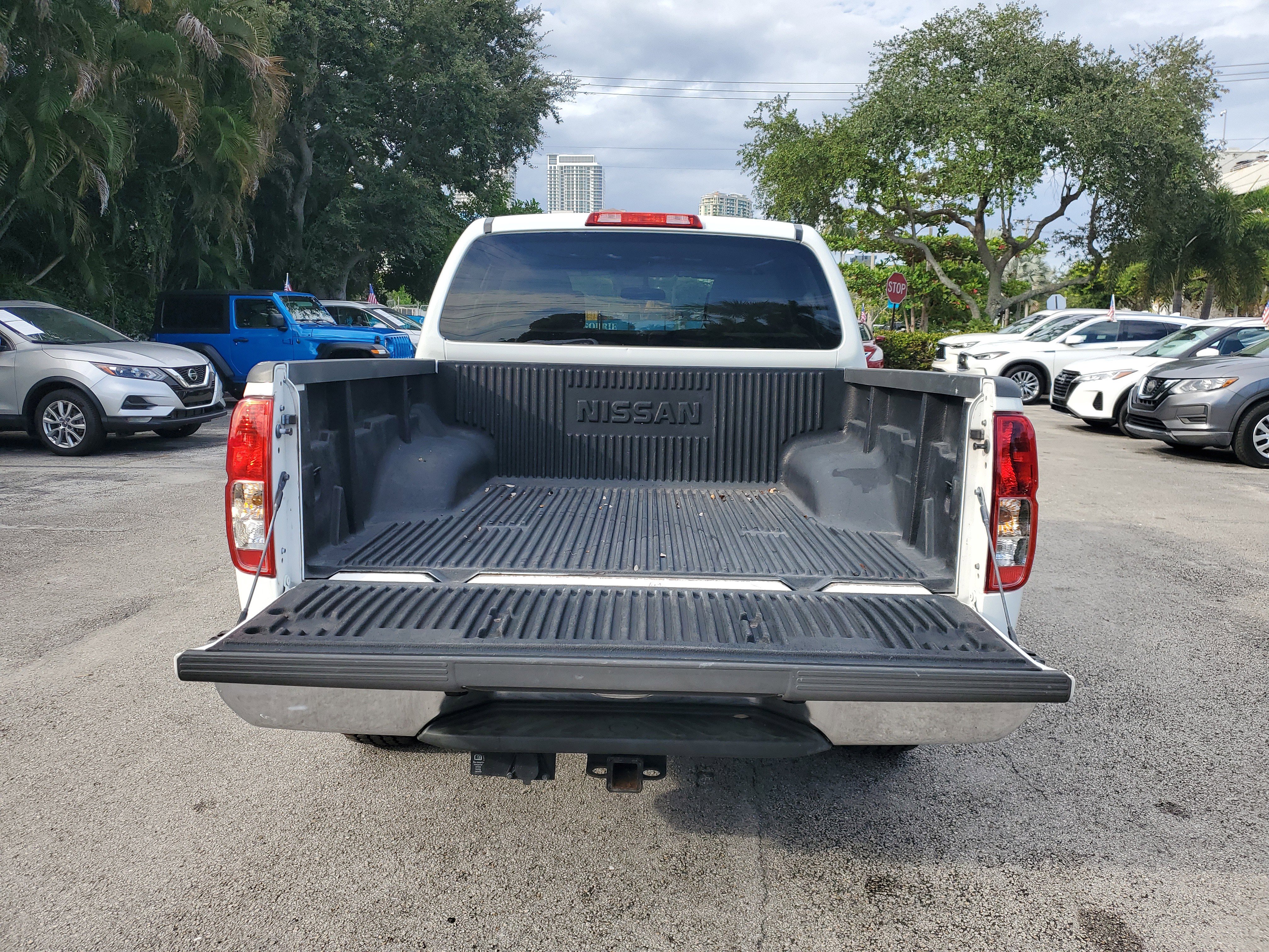 Used 2011 Nissan Frontier SV image 28
