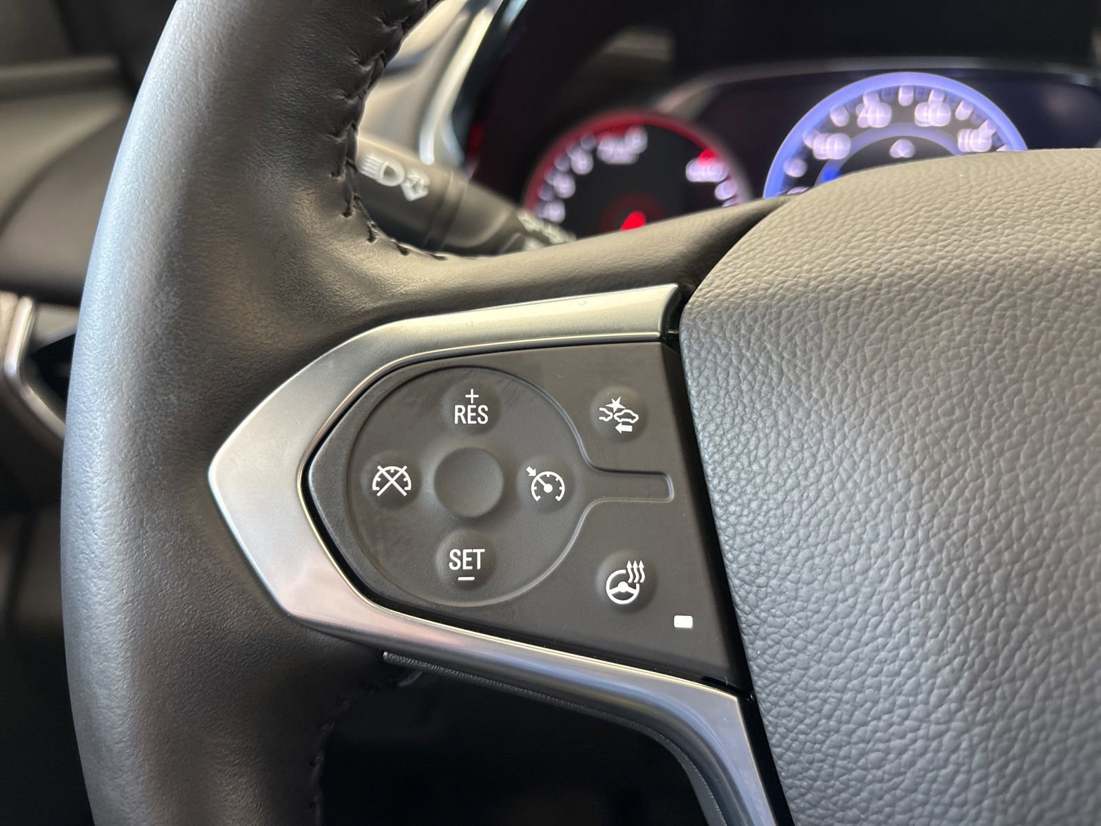 Used 2022 Chevrolet Traverse Premier w/ Redline Edition FWD image 34
