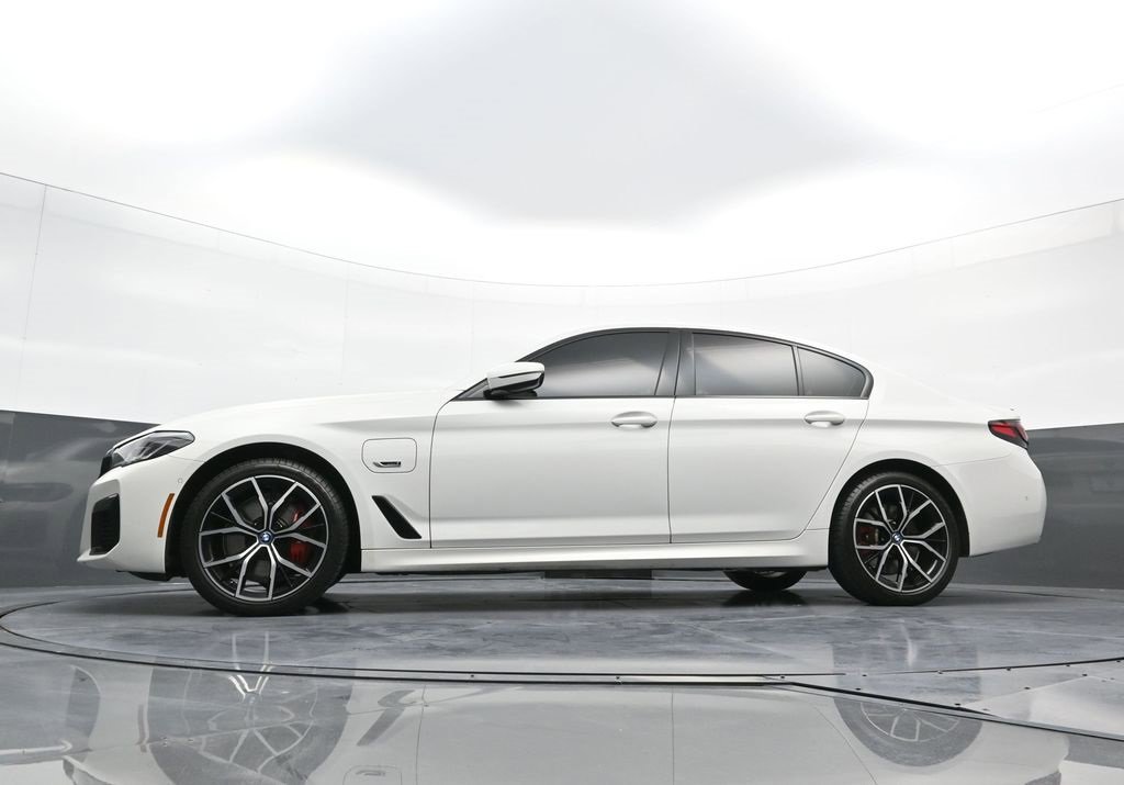 Used 2023 BMW 530e xDrive w/ Premium Package image 26