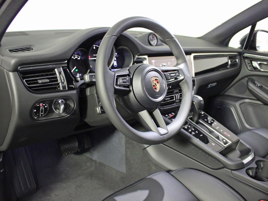 New 2026 Porsche Macan image 4