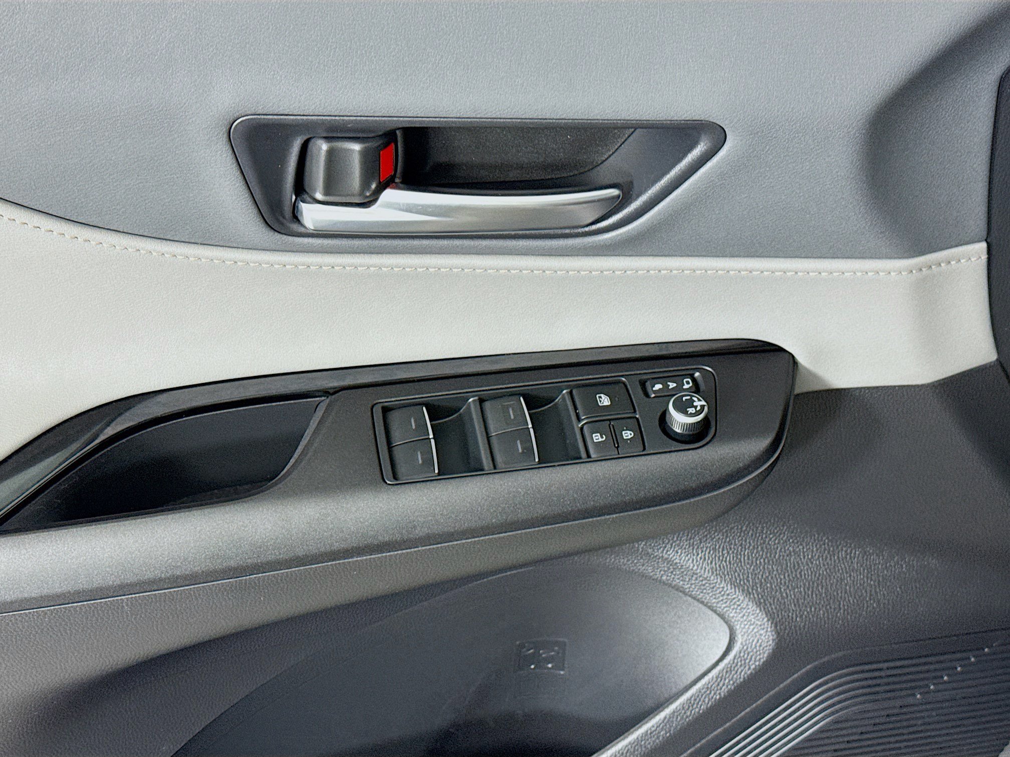 Certified 2024 Toyota Venza LE AWD/4WD image 17