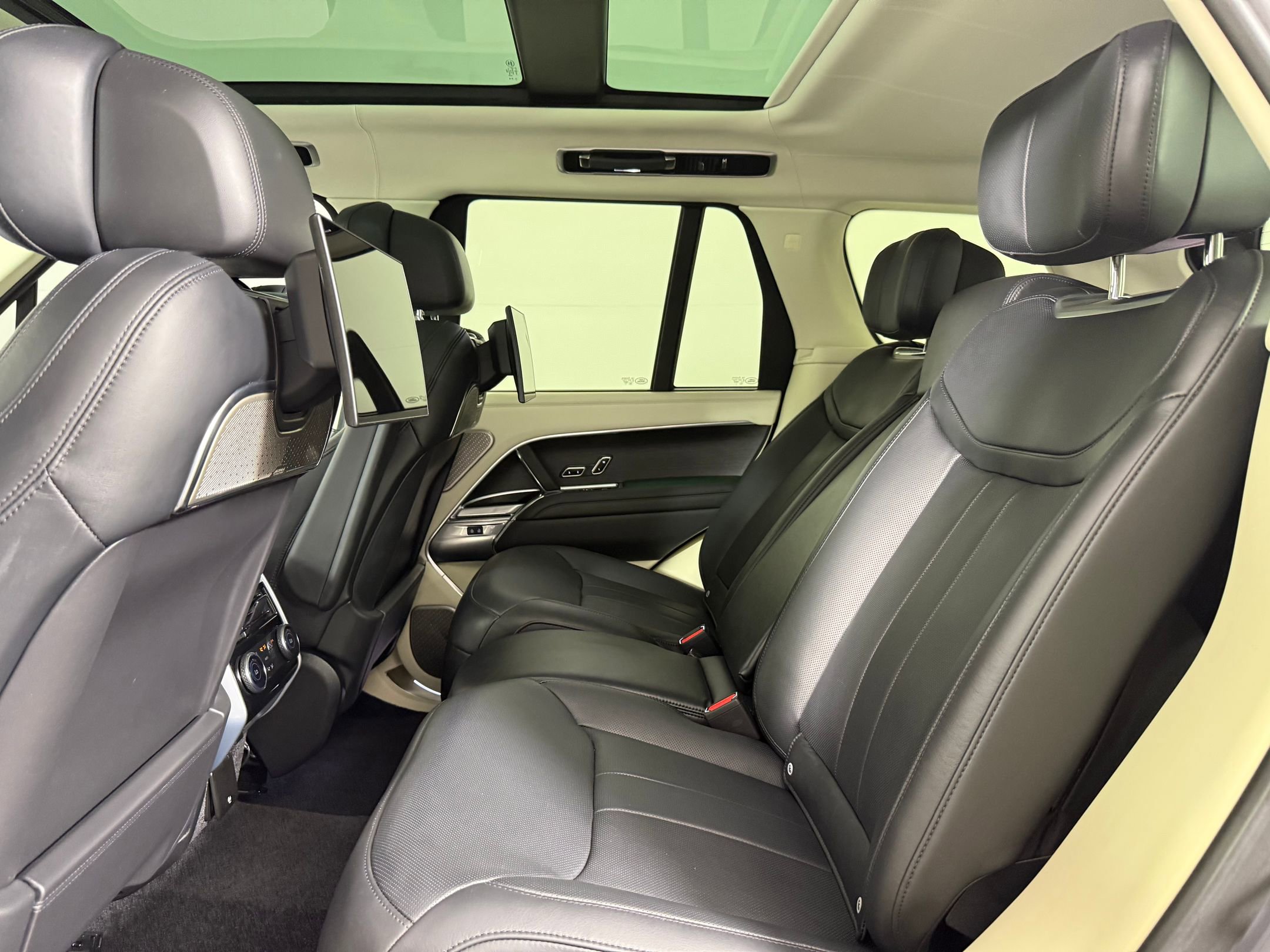 Used 2024 Land Rover Range Rover Autobiography AWD/4WD image 15