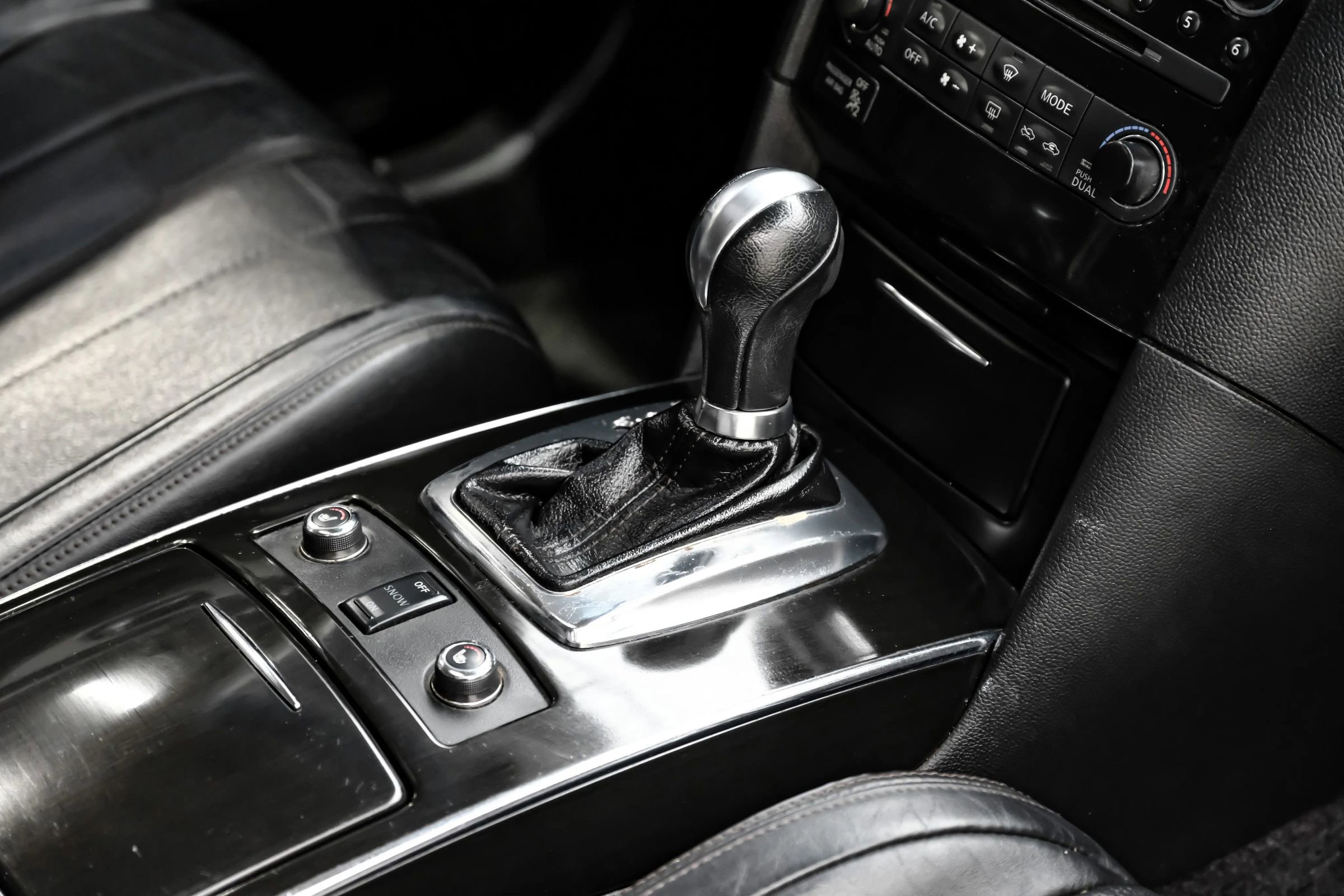 Used 2016 INFINITI QX70 3.7 image 32