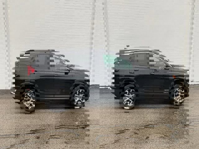 Used 2024 GMC Terrain SLT image 3