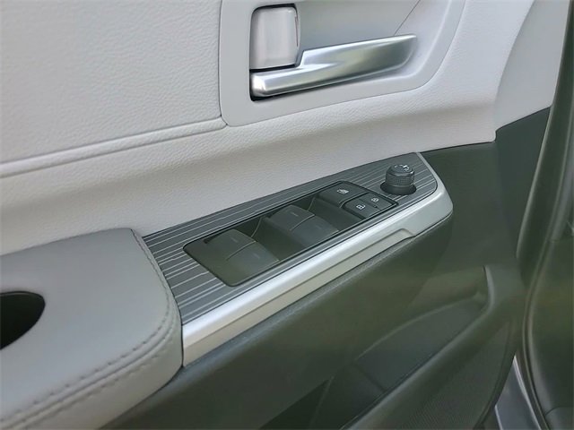Used 2025 Toyota Sienna XLE w/ XLE Plus Package image 13