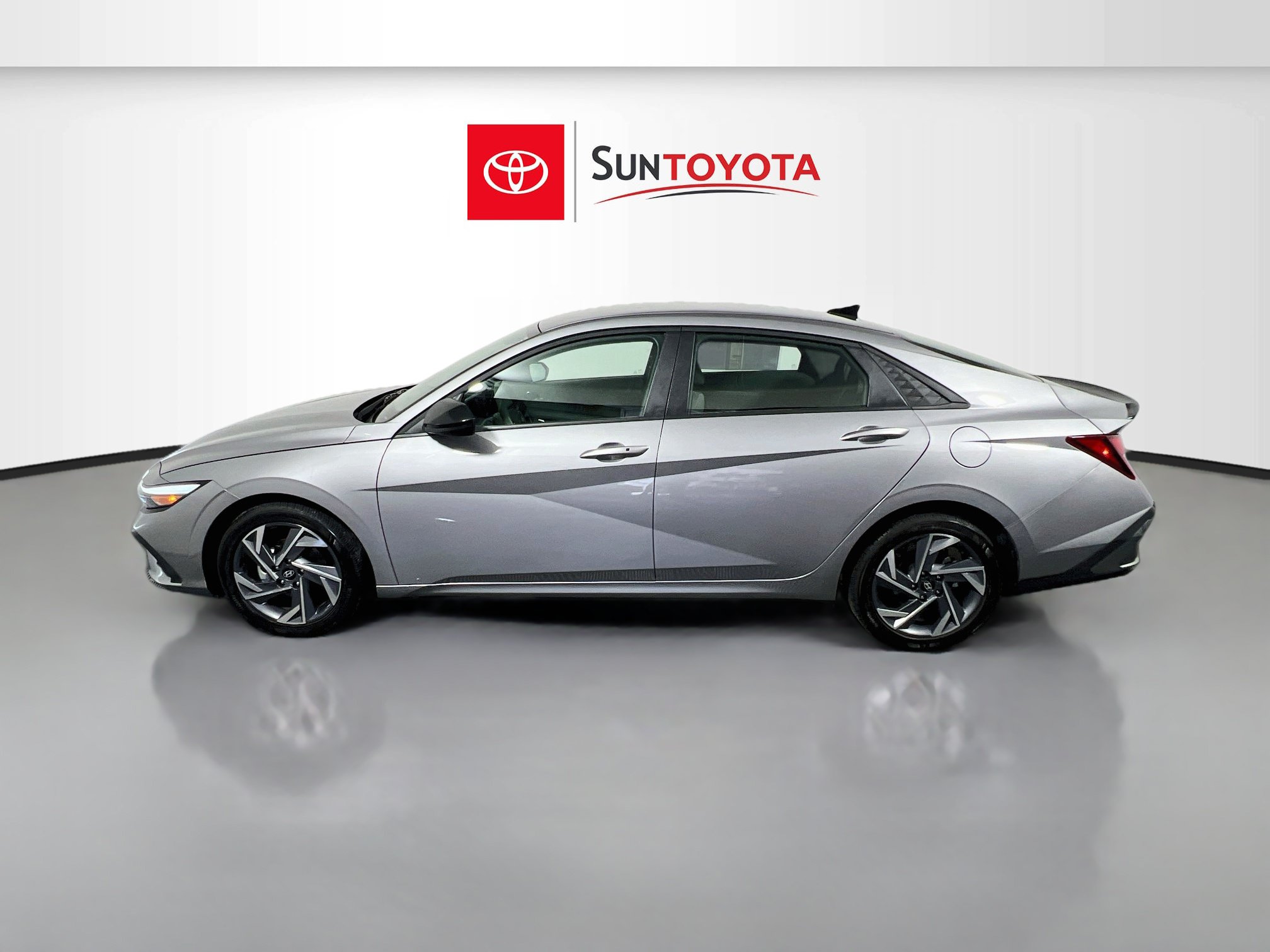 Used 2025 Hyundai Elantra Sport FWD image 7