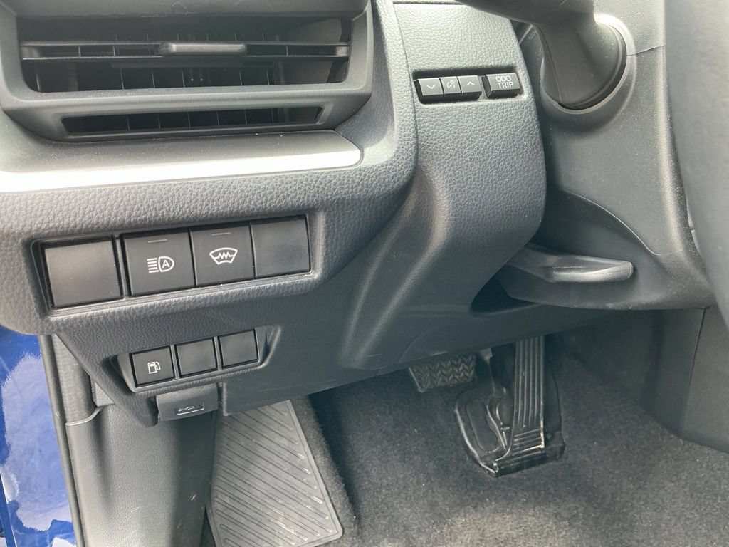 Used 2025 Toyota Prius LE FWD image 13