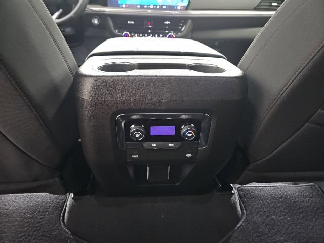 Used 2025 Chevrolet Suburban LS image 35