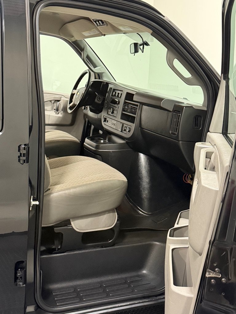 Used 2017 Chevrolet Express 3500 LT w/ LT Preferred Equipment Group RWD image 11