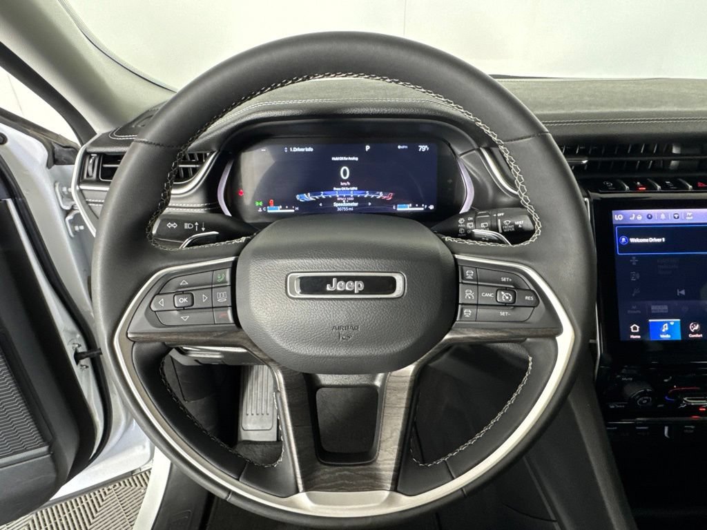 Certified 2023 Jeep Grand Cherokee Limited w/ Black Appearance Package AWD/4WD image 10