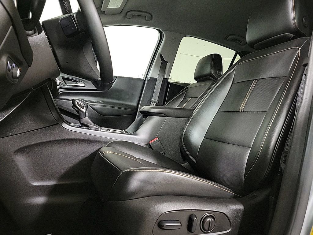 Used 2024 Chevrolet Equinox Premier image 12