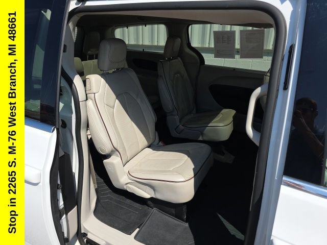 Used 2020 Chrysler Pacifica Limited FWD image 41