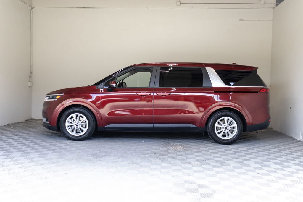 Used 2024 Kia Carnival LX FWD image 7