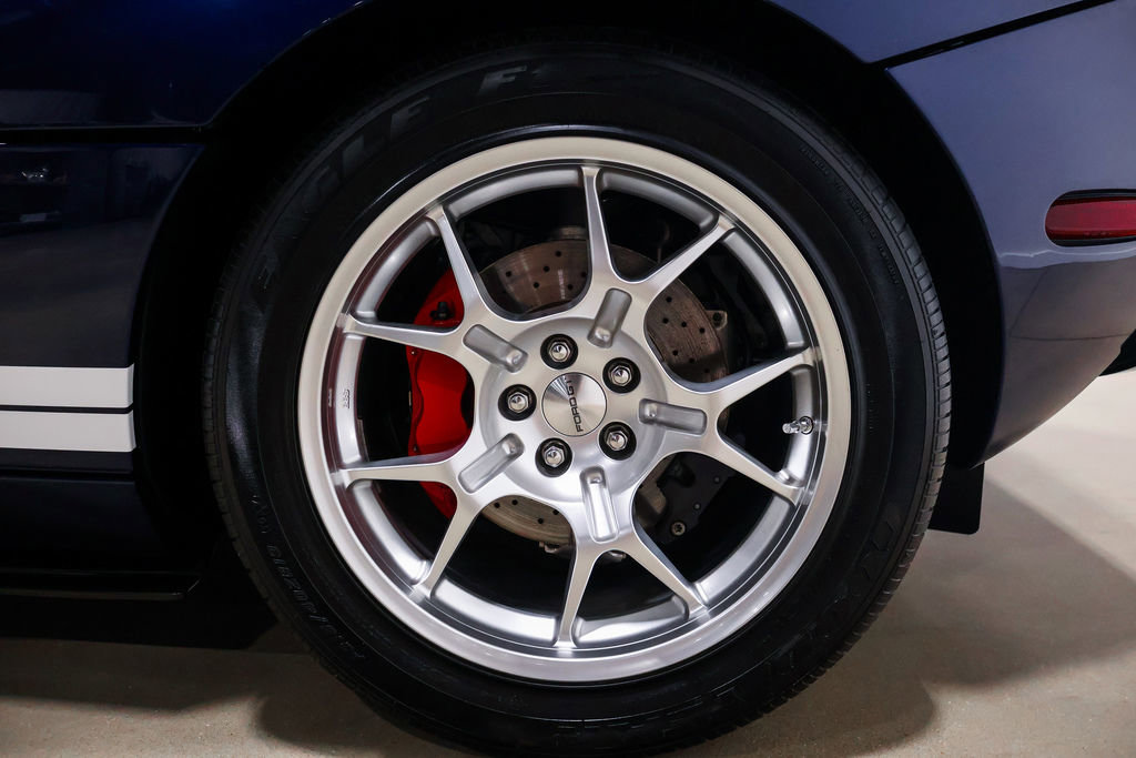 Used 2006 Ford GT RWD image 20