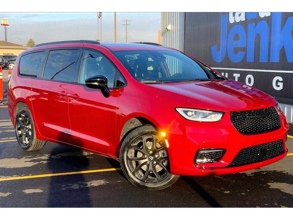 New 2026 Chrysler Pacifica Select w/ S Appearance Package AWD/4WD image 2