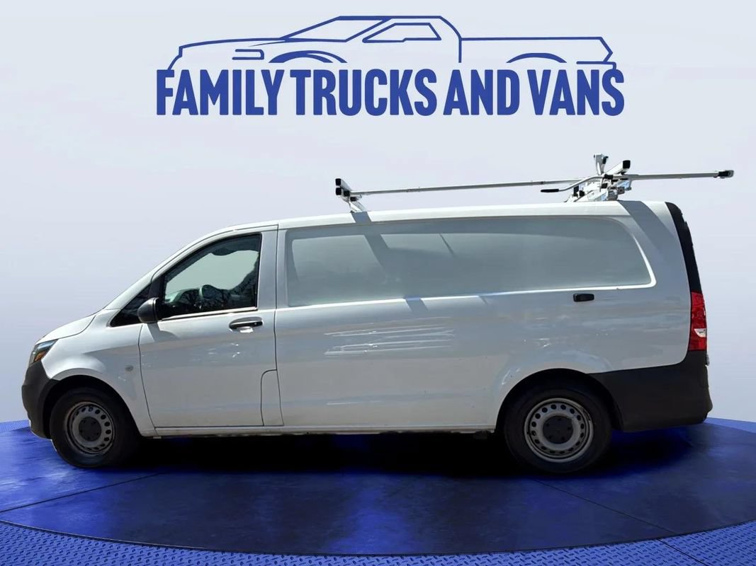 Used 2023 Mercedes-Benz Metris image 2