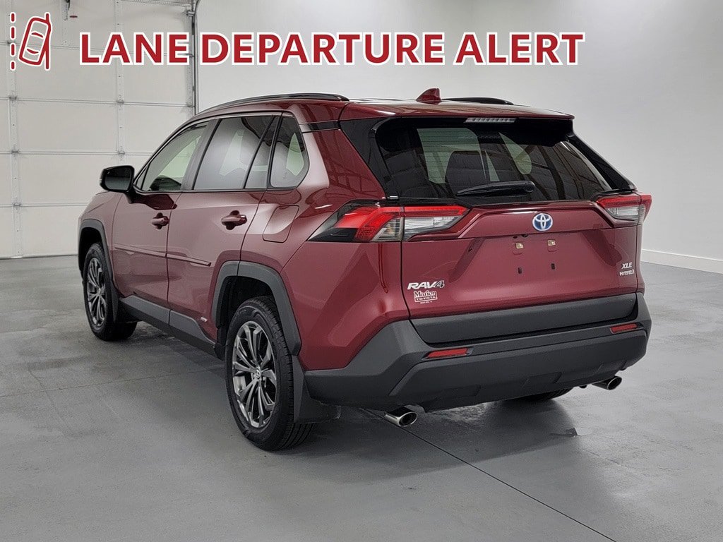Used 2022 Toyota RAV4 XLE Premium AWD/4WD image 6