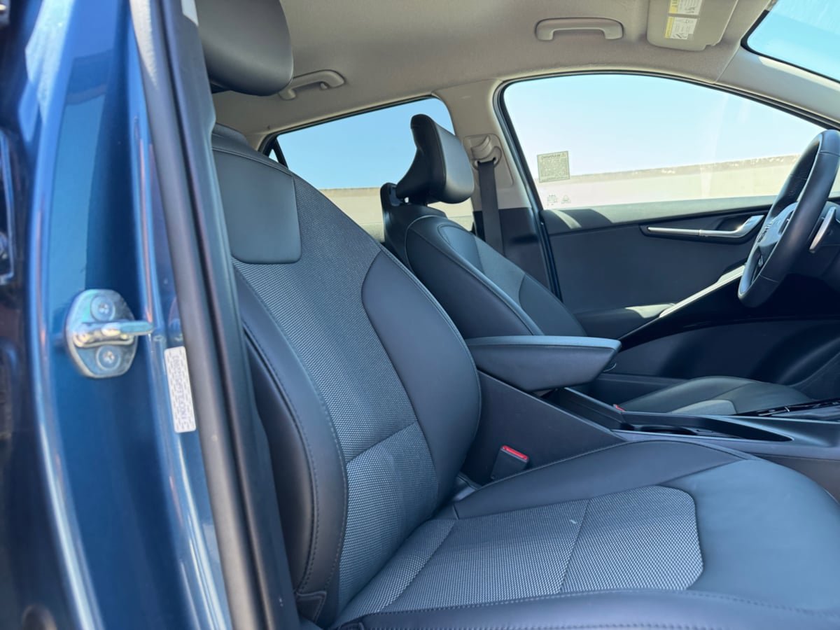 Used 2024 Kia Niro EX FWD image 19