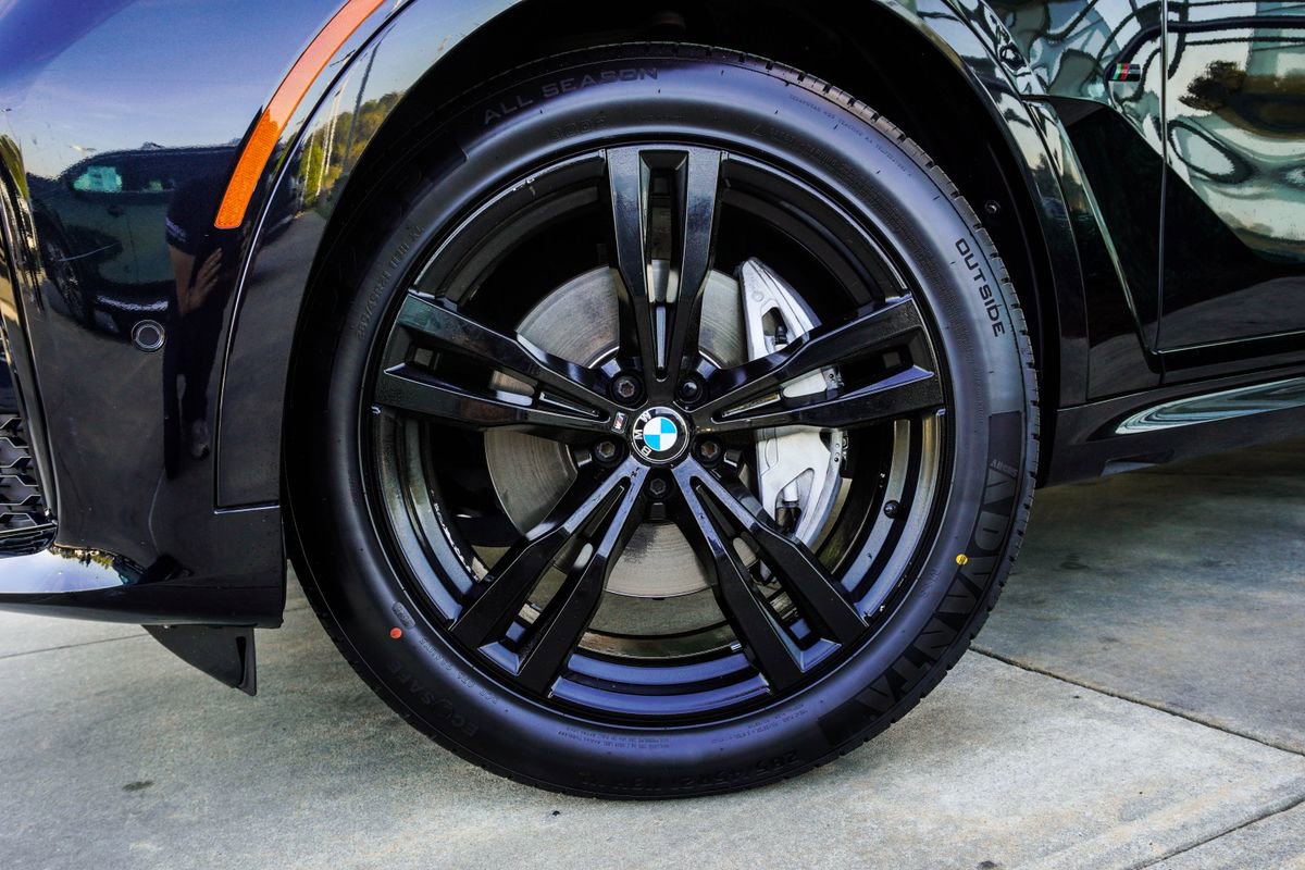 Used 2022 BMW X7 xDrive40i w/ M Sport Package image 3