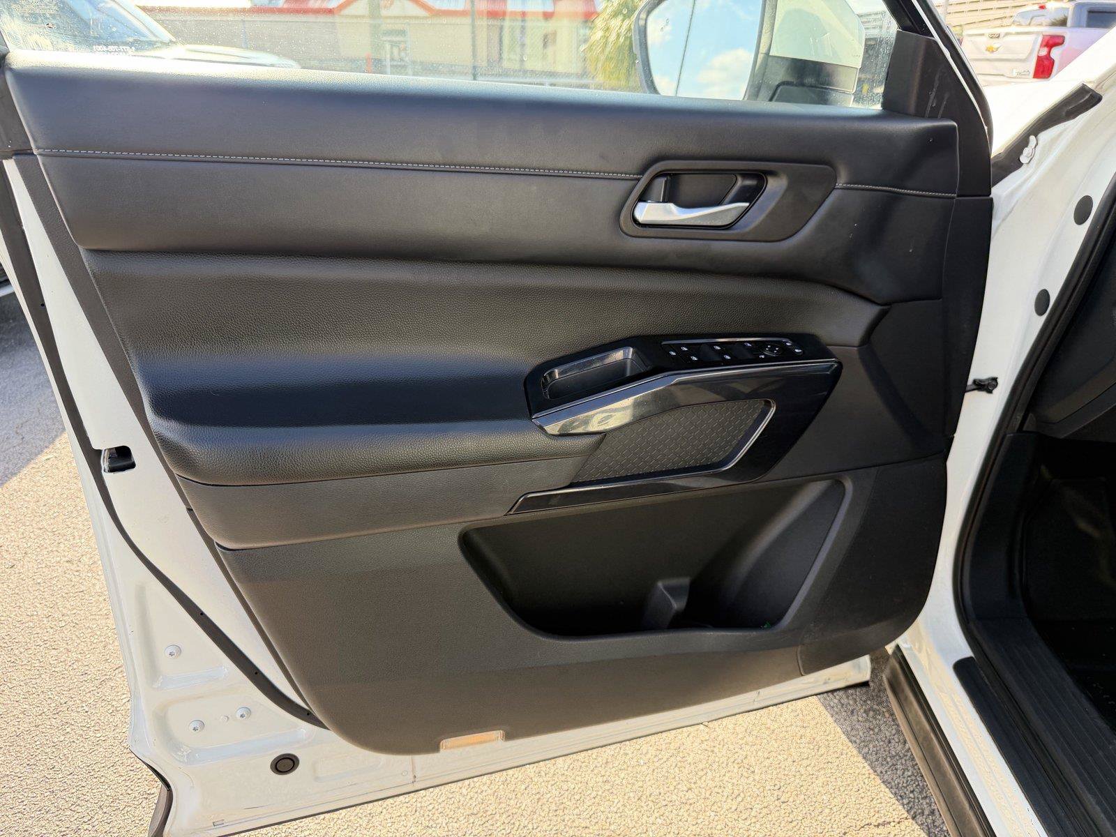 Used 2022 Nissan Pathfinder SV FWD image 12