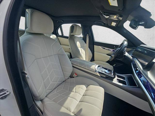 Used 2025 BMW 760i xDrive w/ Executive Package AWD/4WD image 19