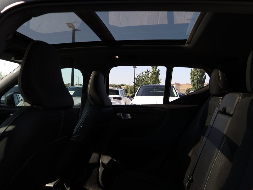 Used 2021 Volvo XC40 P8 Recharge w/ Advanced Package AWD/4WD image 14