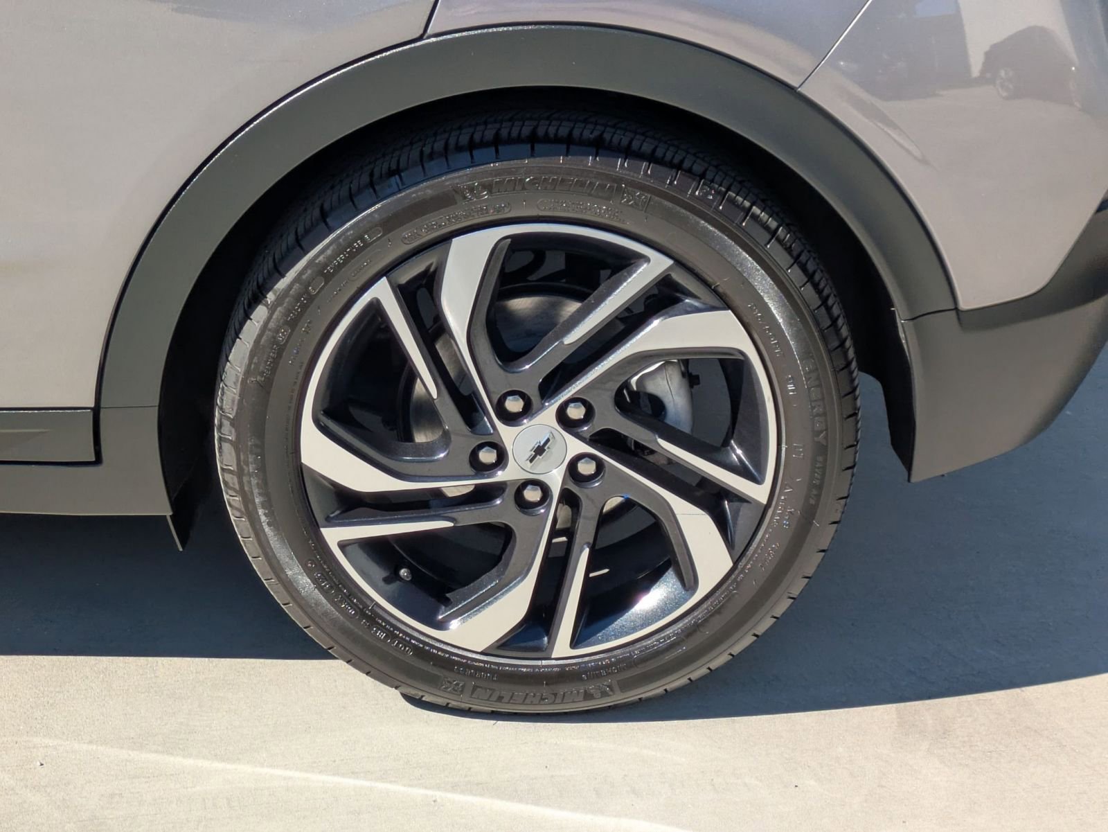 Used 2023 Chevrolet Bolt LT FWD image 9