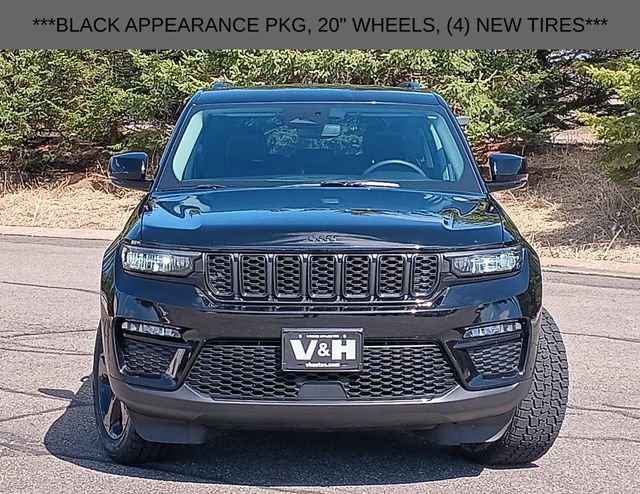 Used 2023 Jeep Grand Cherokee Limited w/ Black Appearance Package AWD/4WD image 33