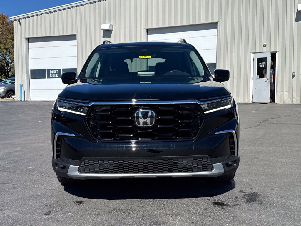 Used 2023 Honda Pilot Touring image 2