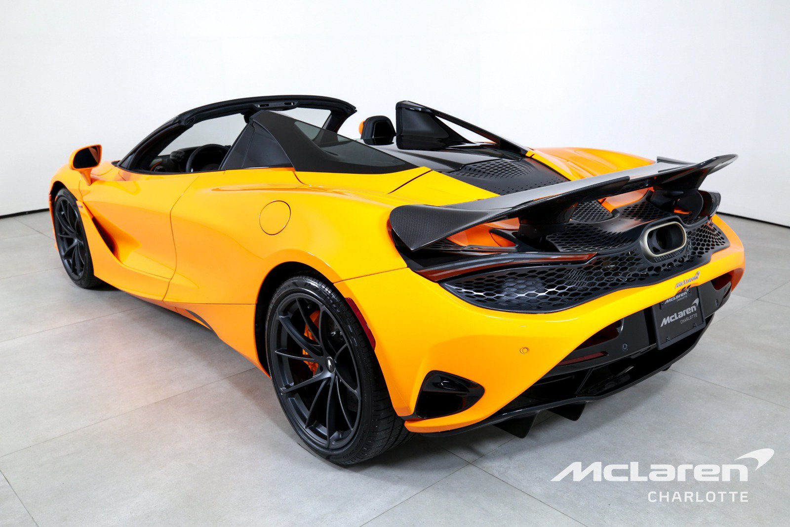 Used 2026 McLaren 750S Spider RWD image 8