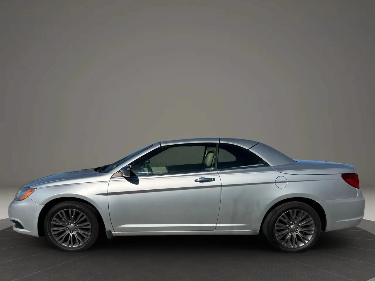 Used 2011 Chrysler 200 Limited FWD image 12